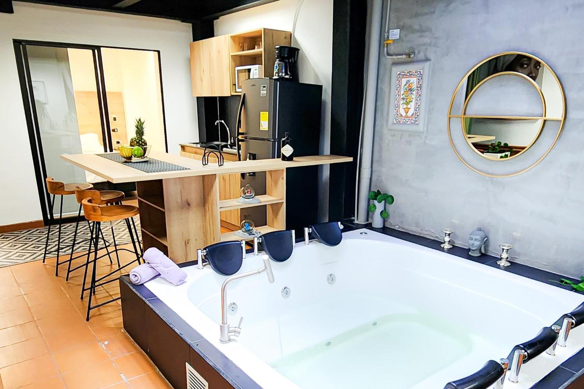 Сasa de vacaciones Manila House With Jacuzzi