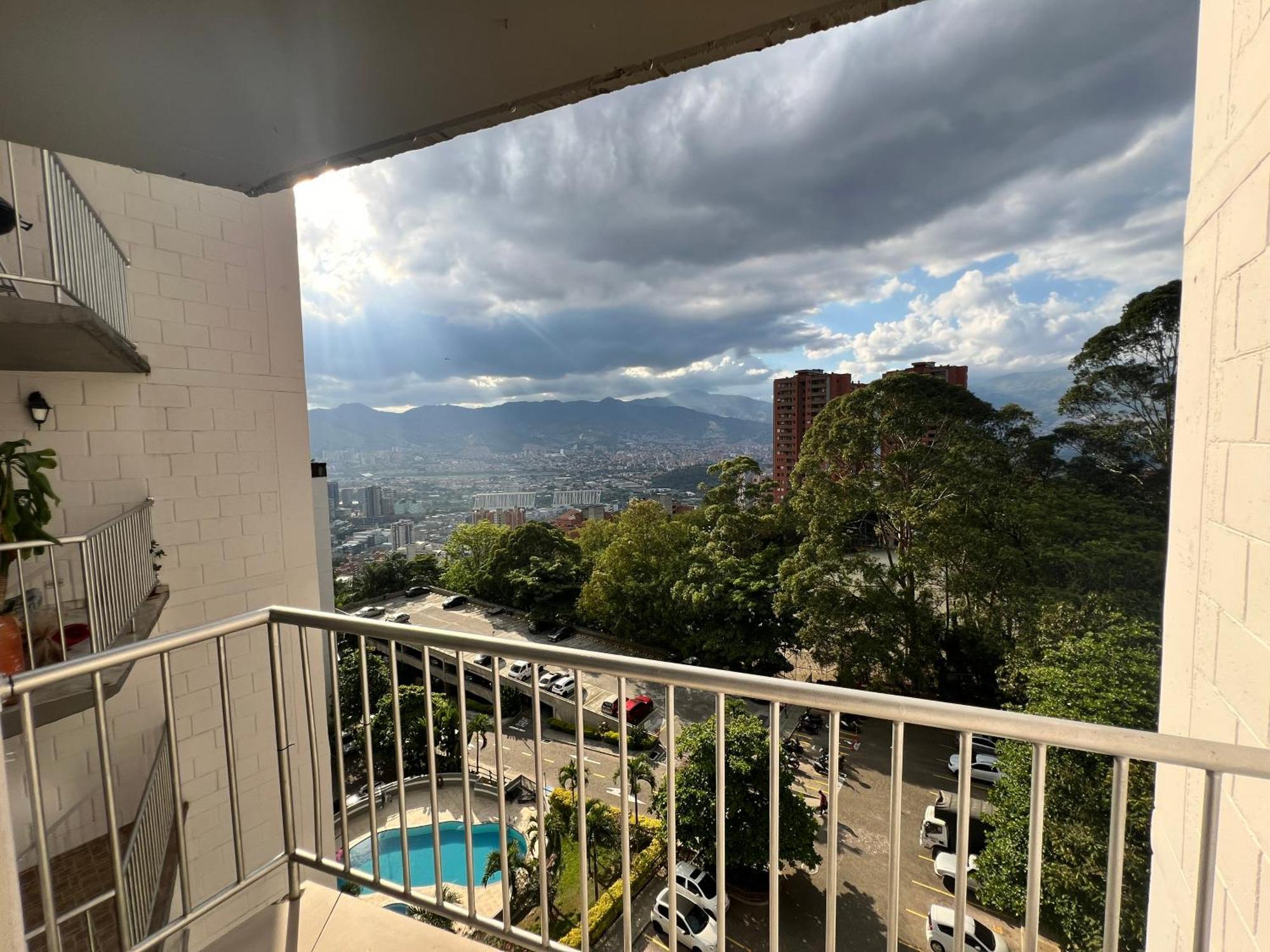 Parque Lleras Poblado Palmas Medellín