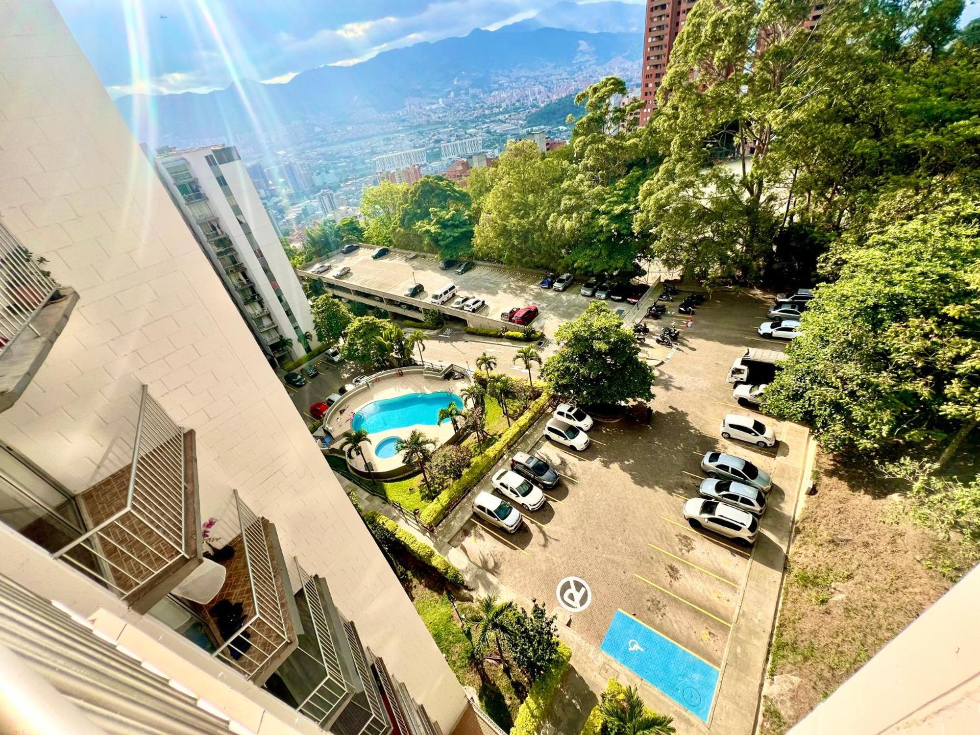 Parque Lleras Poblado Palmas Medellín