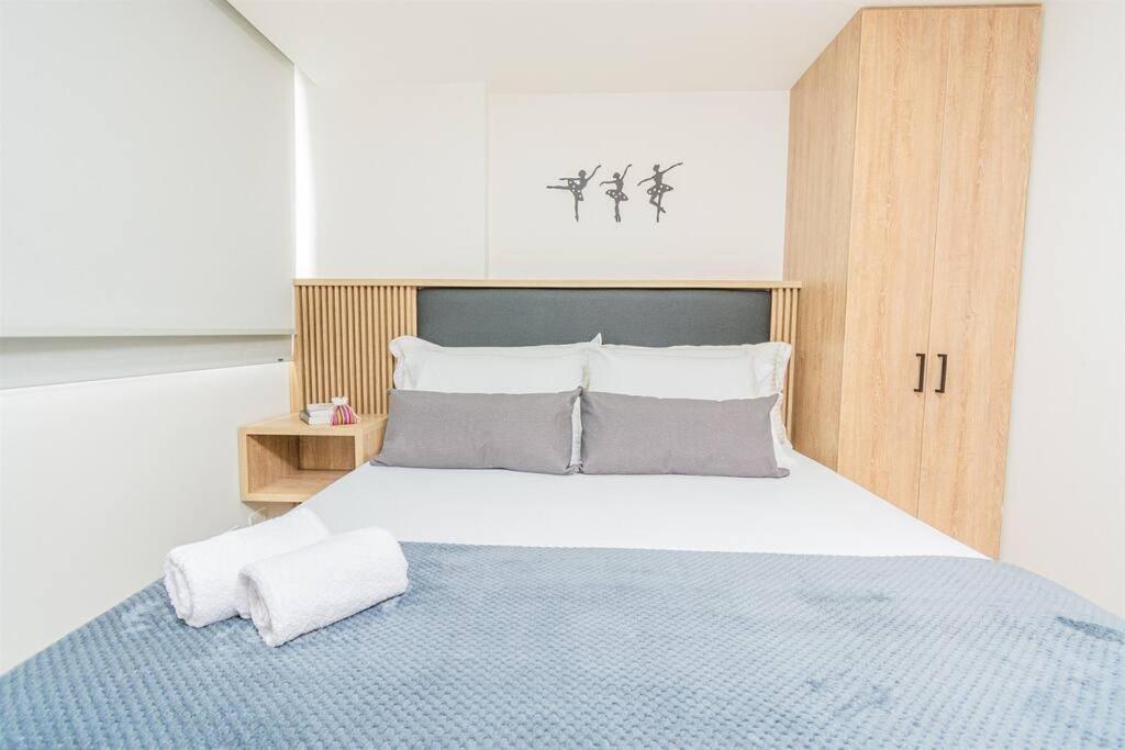 Apartamento New! Homey Loft El Tesoro-fast Wifi