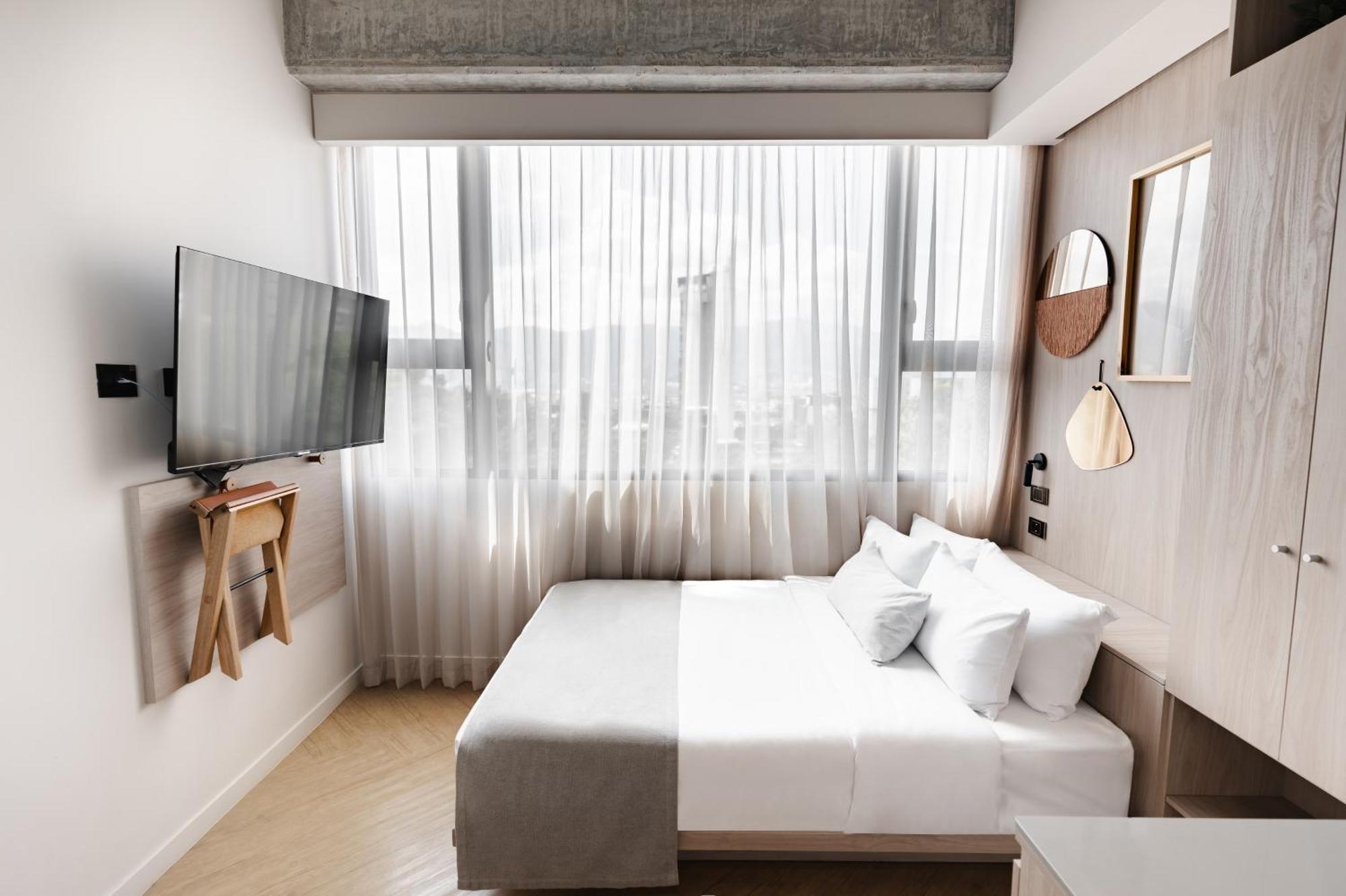 Hotel Nakua & Work