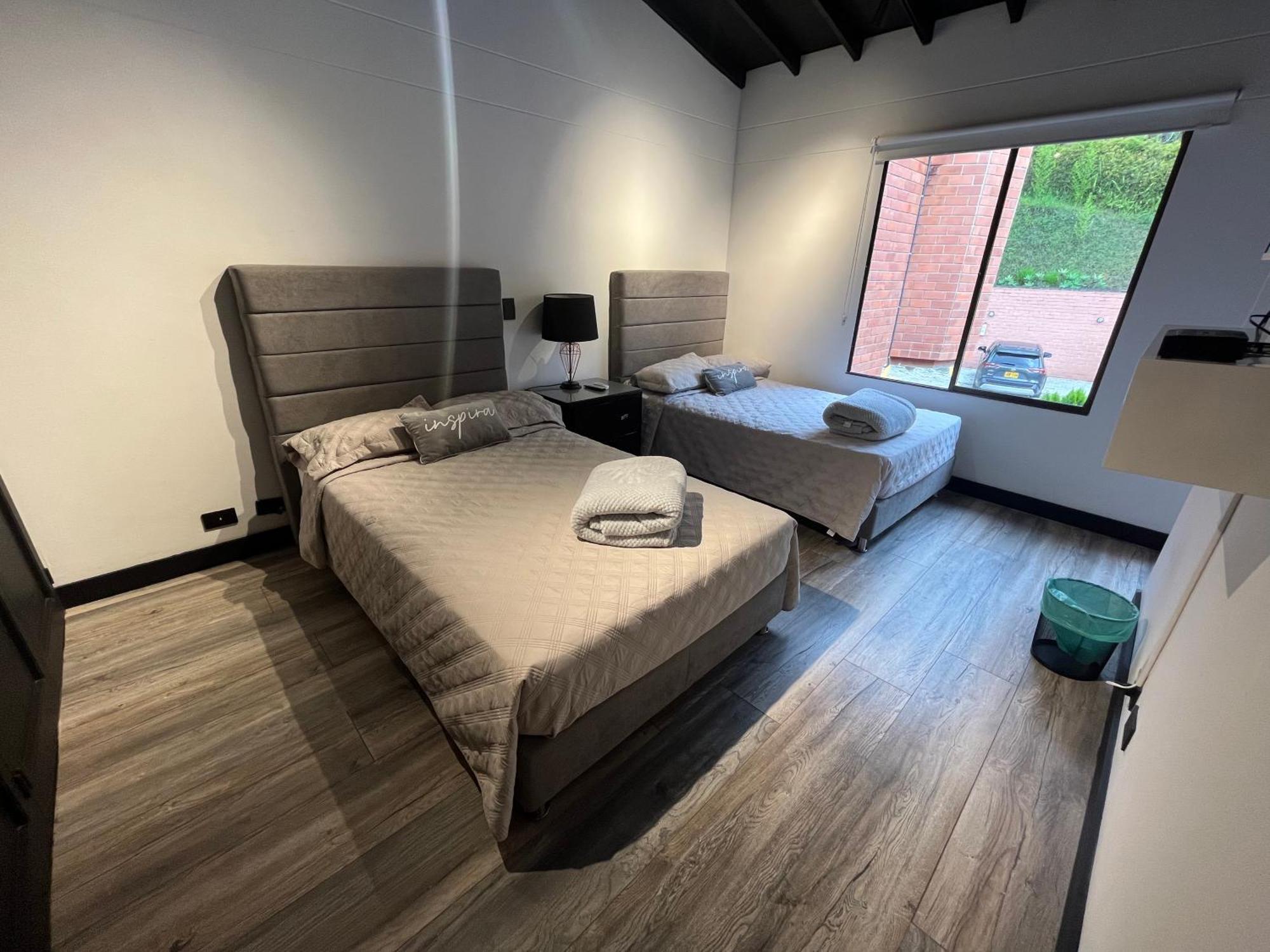 El Poblado/elegante/confortable/ac/jacuzzi/billar *