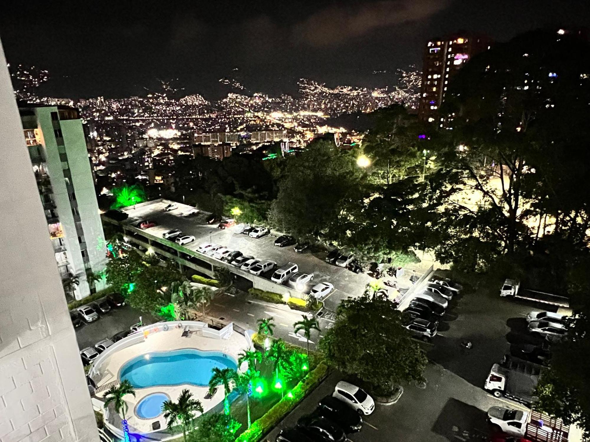 Parque Lleras Poblado Palmas Apartamento Medellín