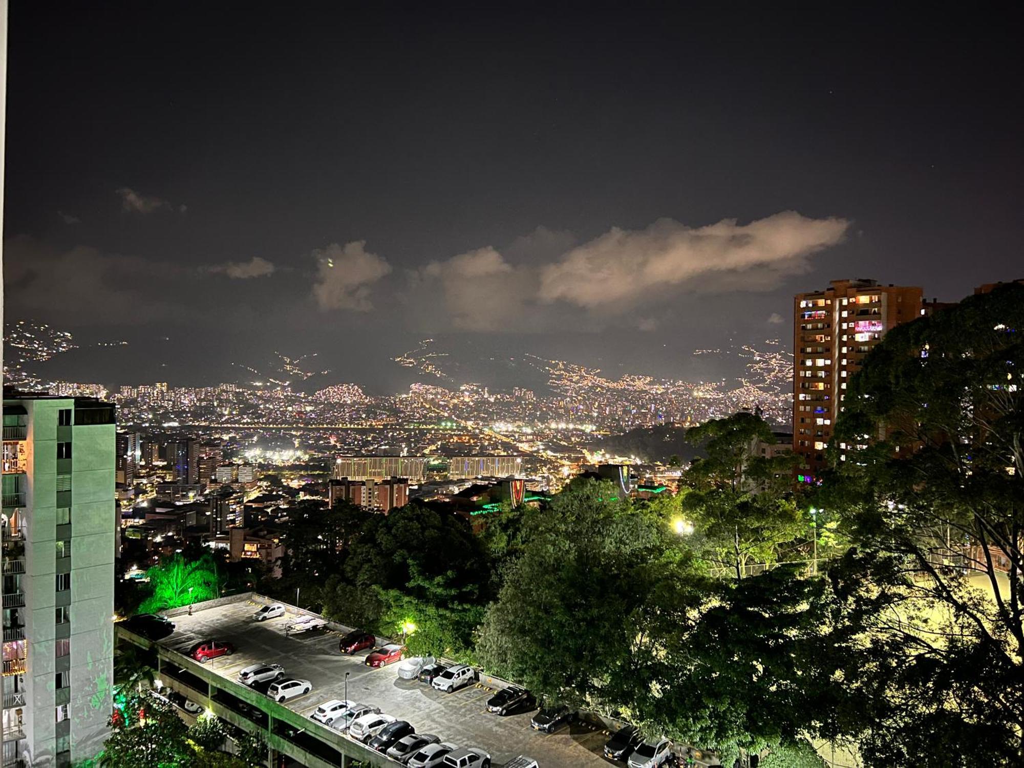 Parque Lleras Poblado Palmas Medellín