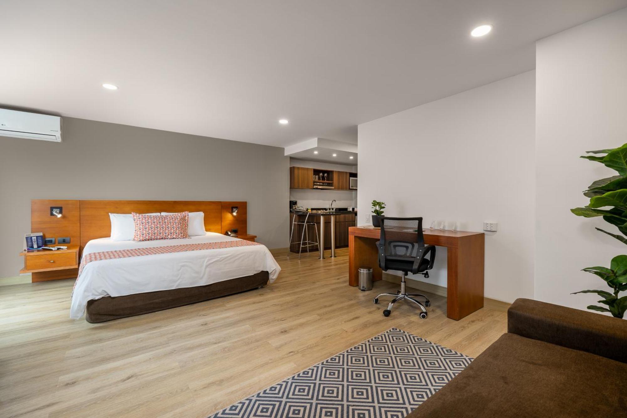 Leblón Hotel
