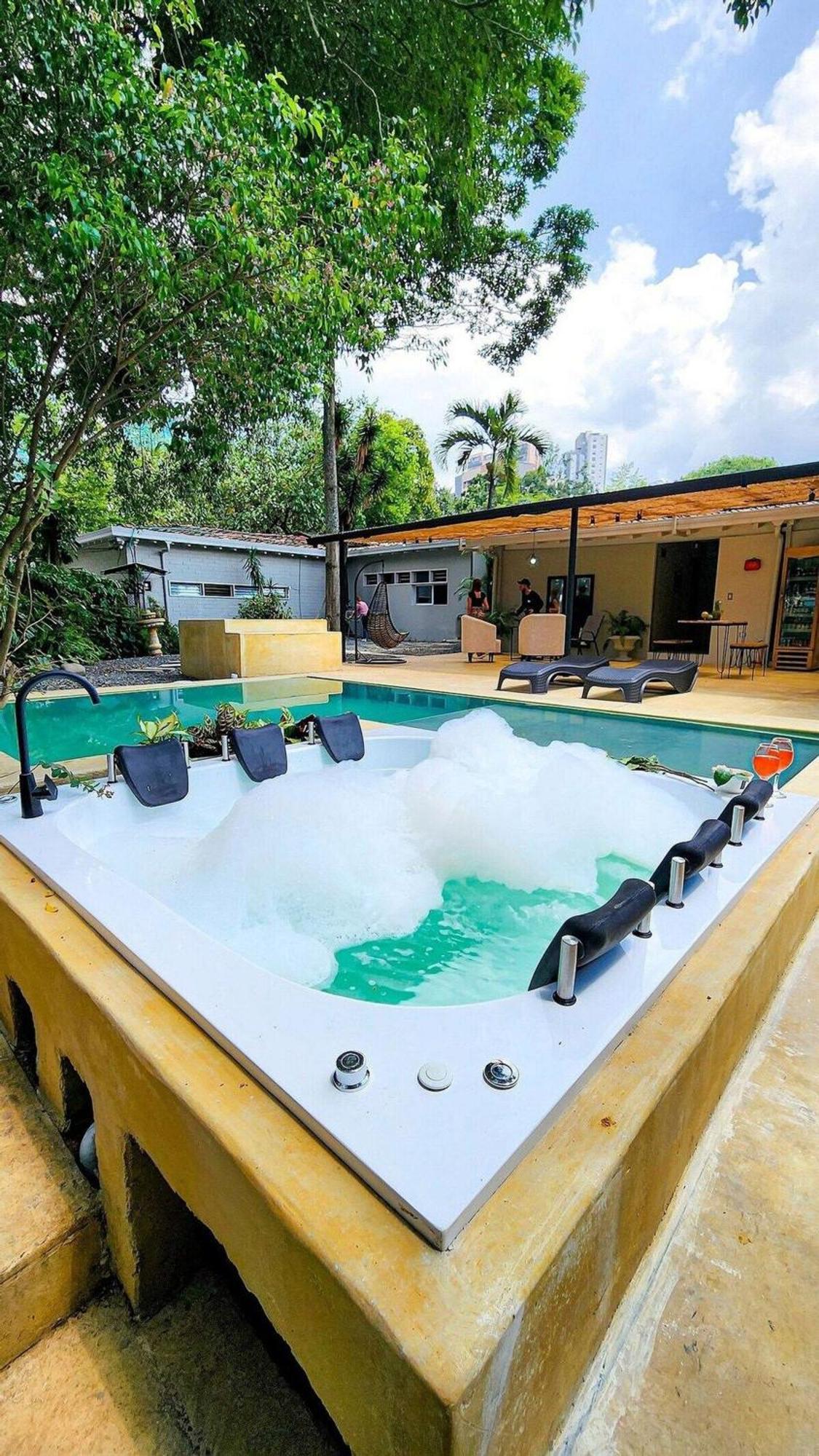 Luxury In Aguacatala Сasa de vacaciones