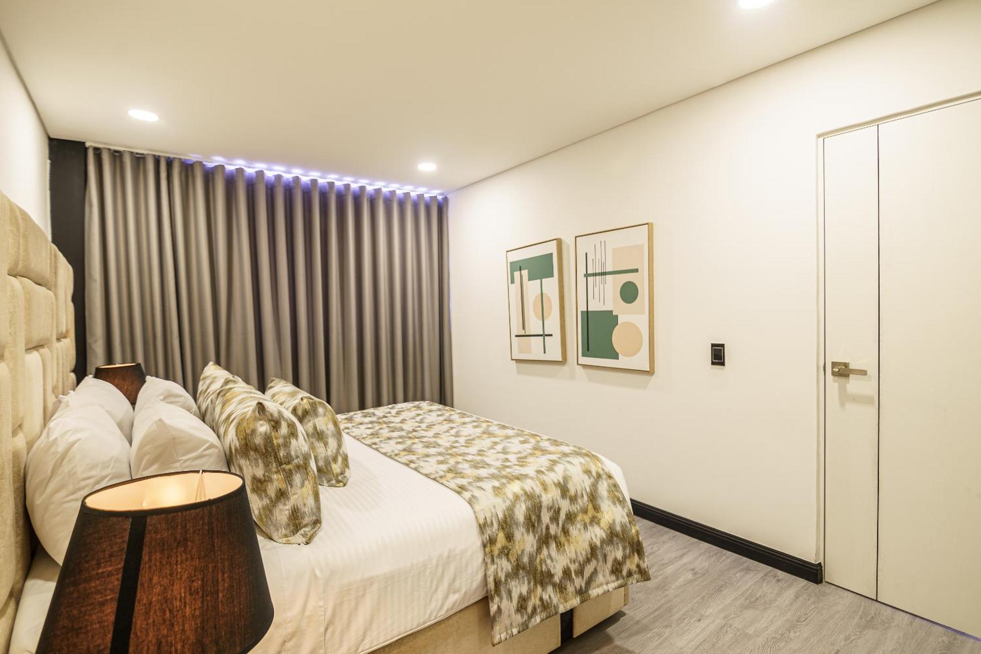 First Class Hotel