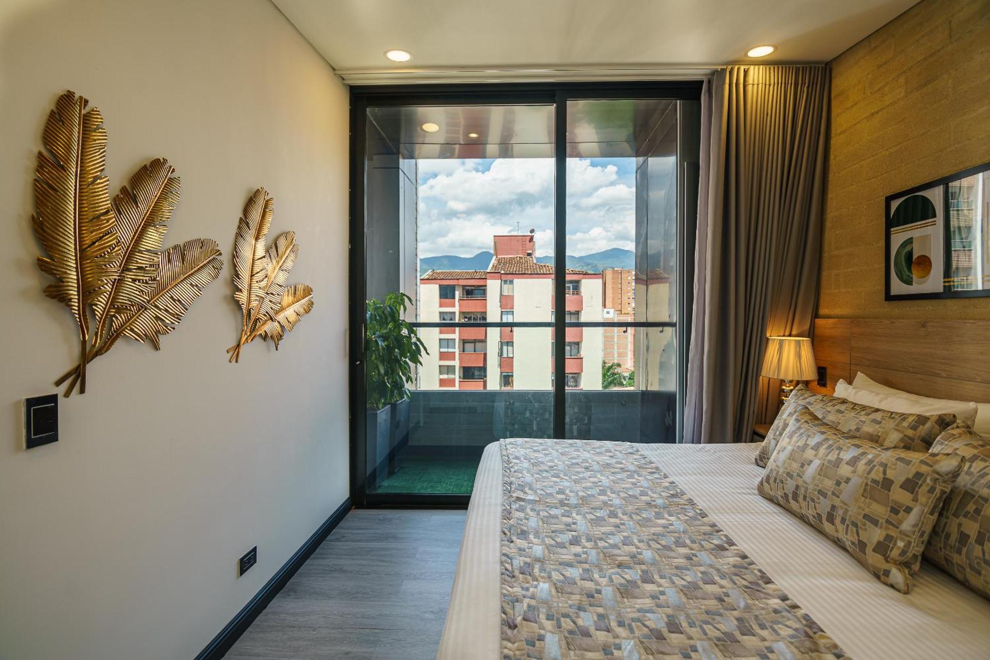 First Class Hotel