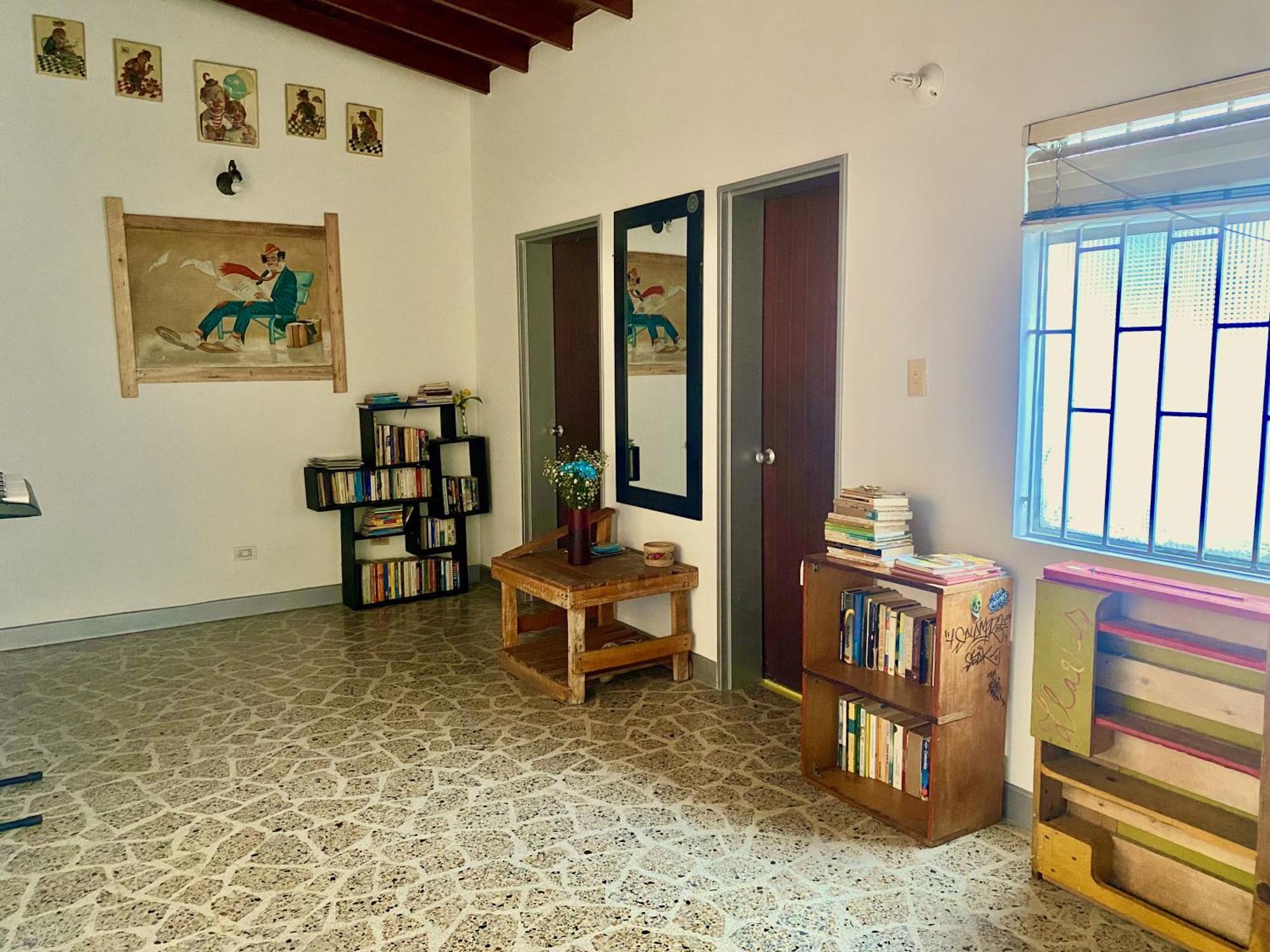Casa Almarita - Hostal, Bar Y Restaurante Pensión Medellín