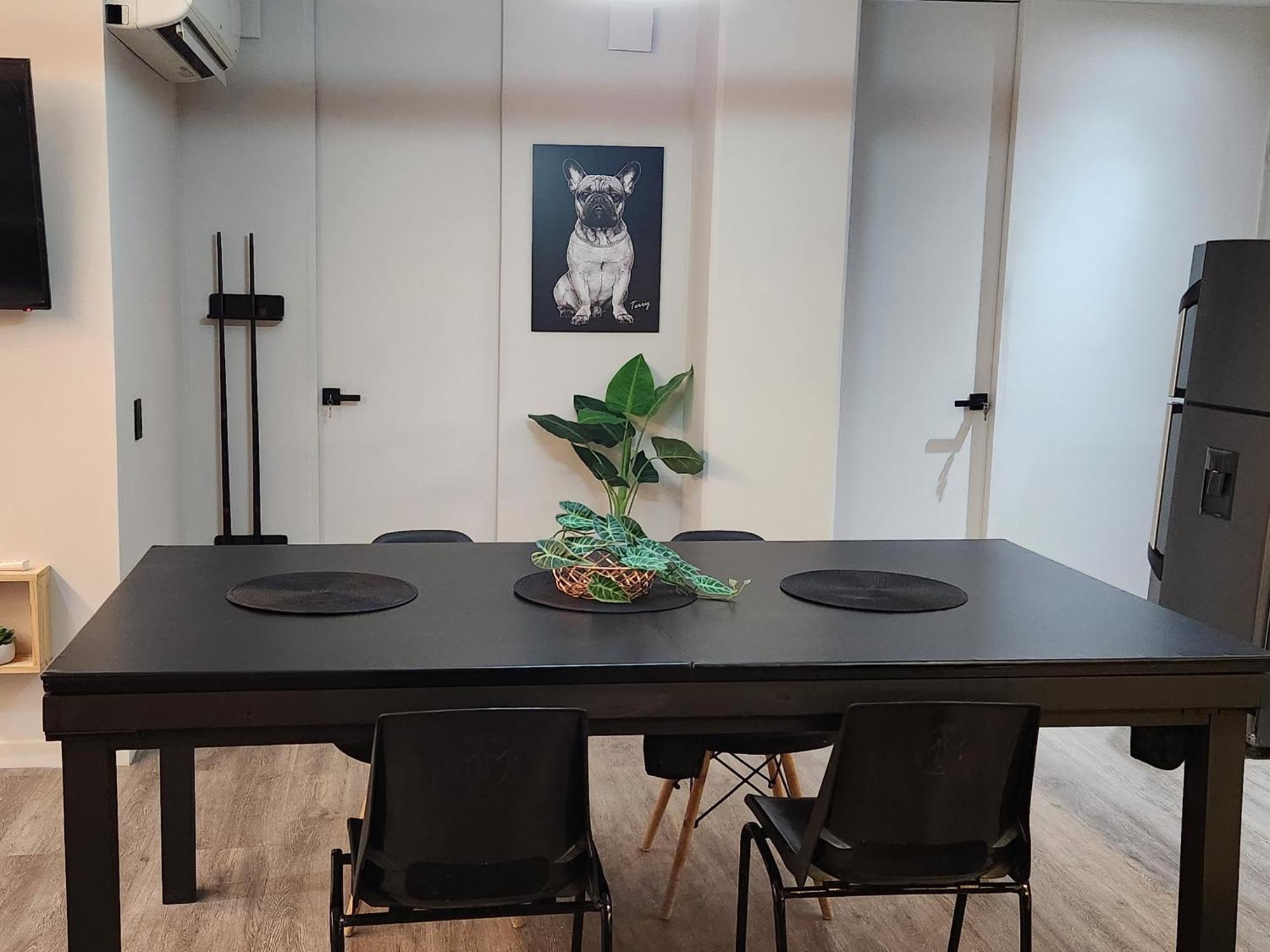 Apartament In The Center Of The Action. Poblado Apartamento