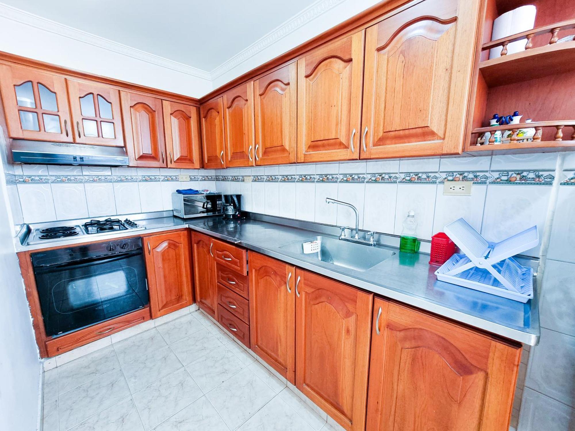 Comoda Casa Cerca Al Estadio Y Metro, Barrio Floresta, Apartamento