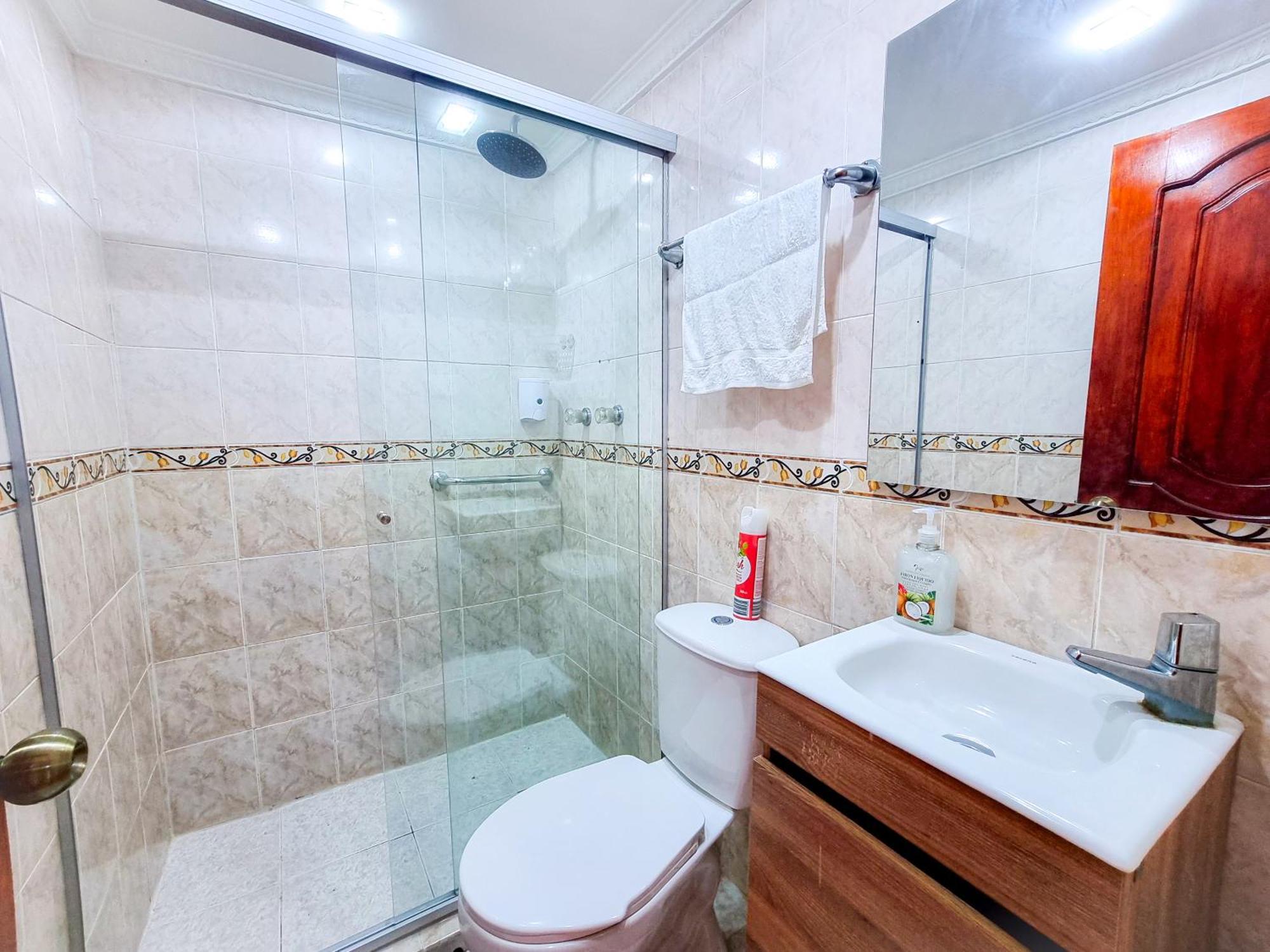 Comoda Casa Cerca Al Estadio Y Metro, Barrio Floresta, Apartamento *