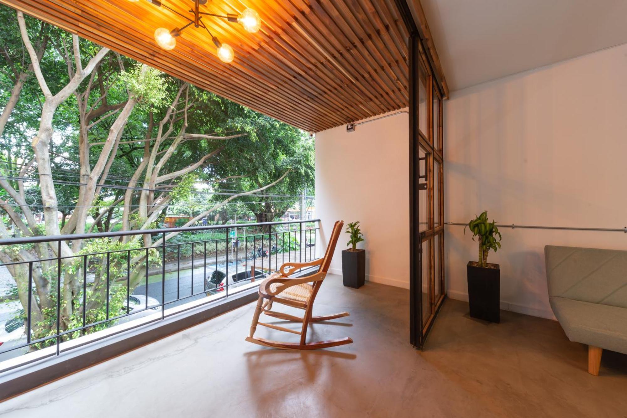 Casa Mosaiko Primer Parque Laureles Pensión