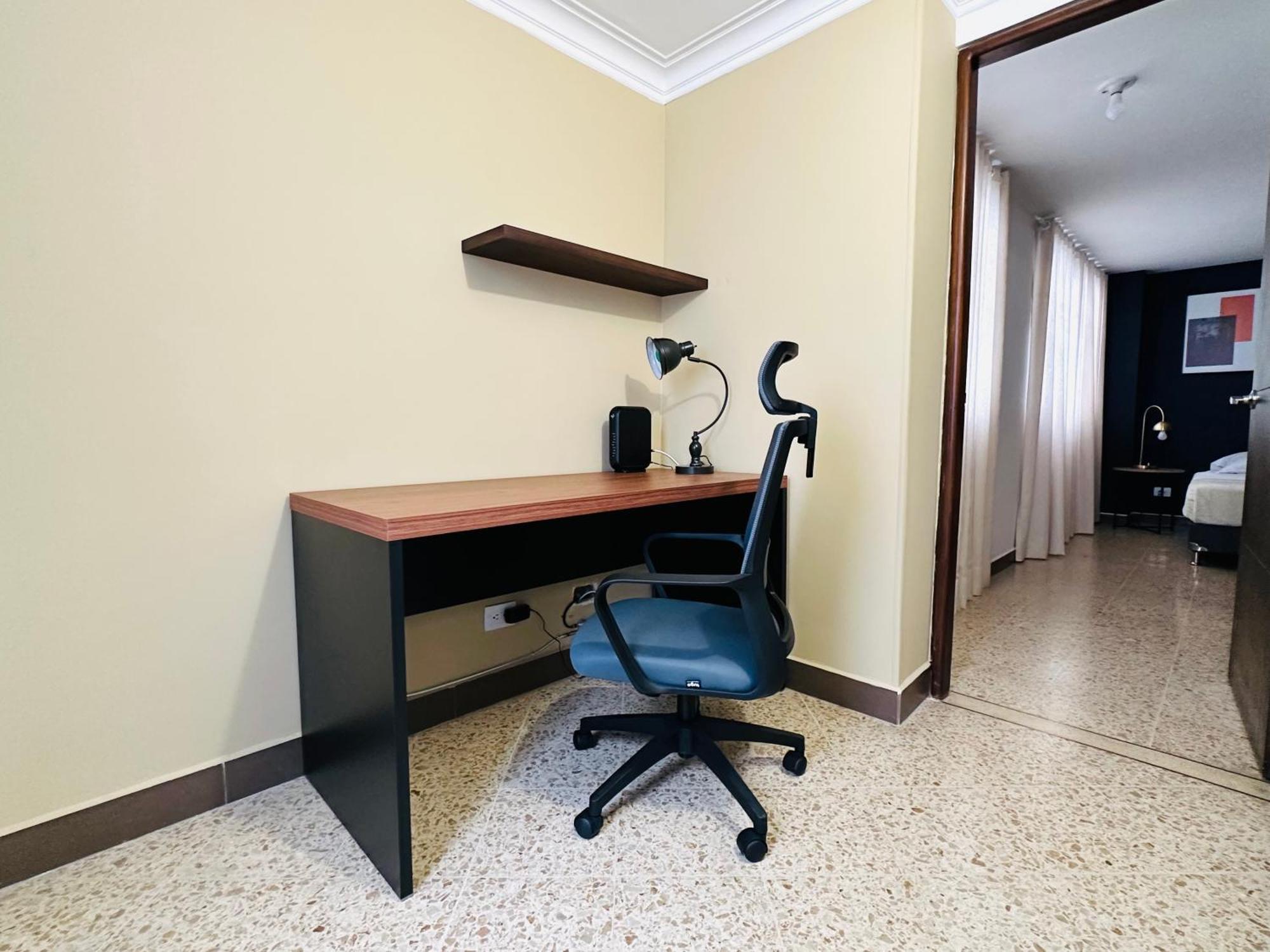Apartment Amplio Apartamento Frente Al Centro Comercial Medellin