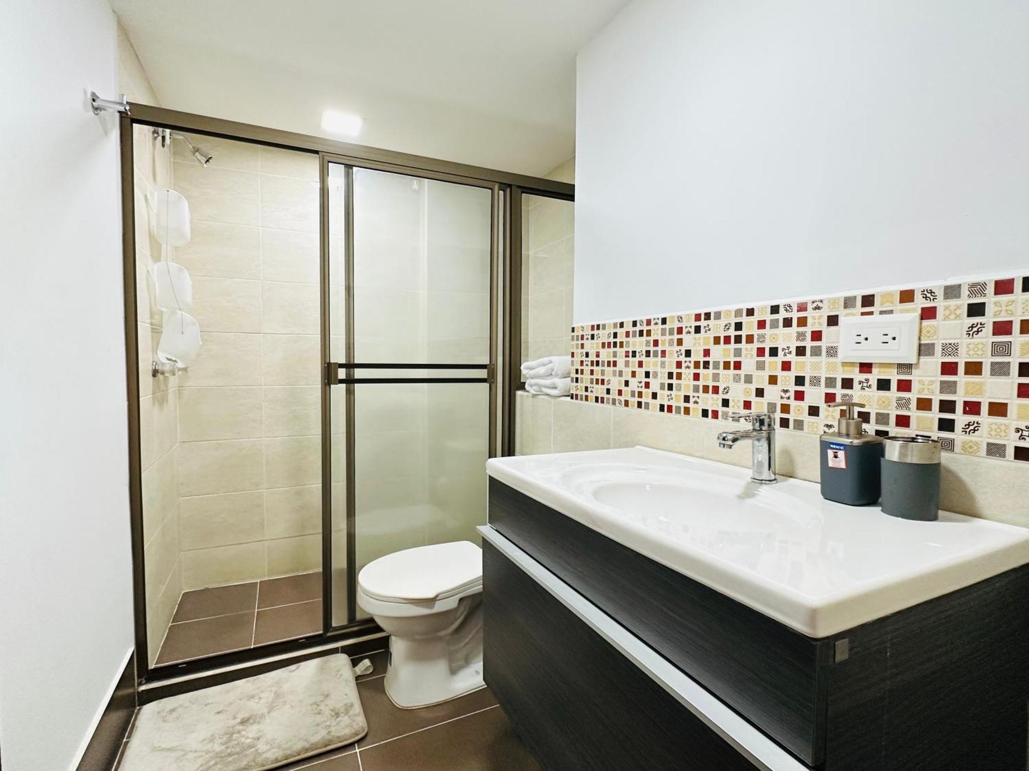 Amplio Apartamento Frente Al Centro Comercial Apartment Medellin