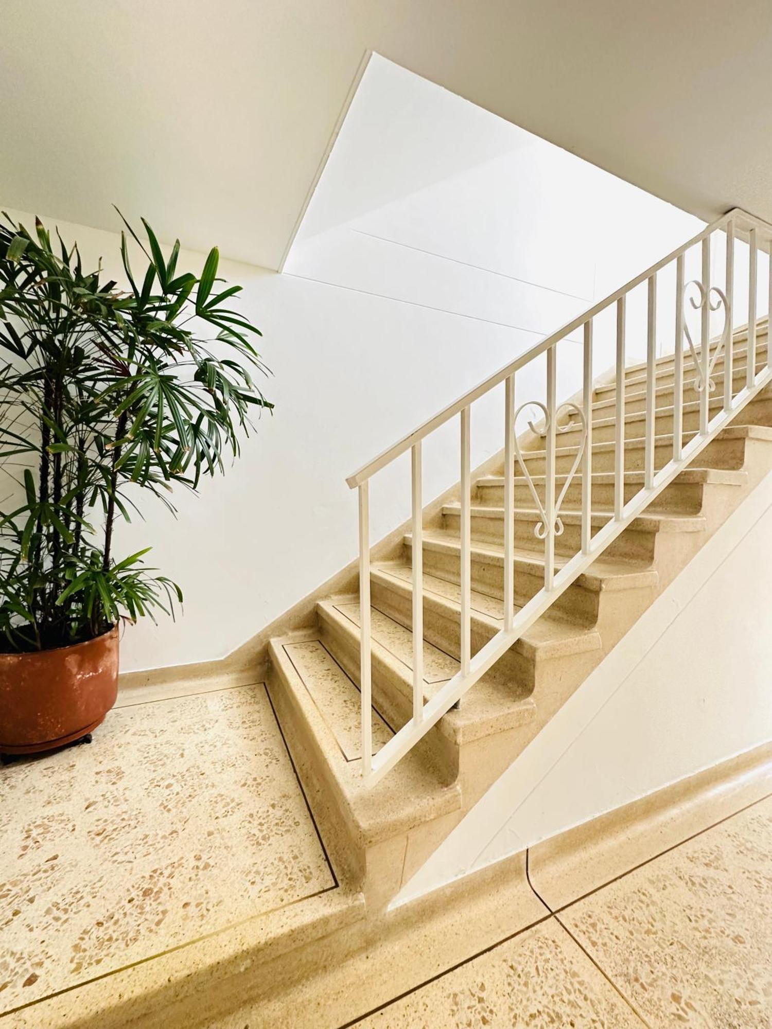 Amplio Apartamento Frente Al Centro Comercial Apartment *