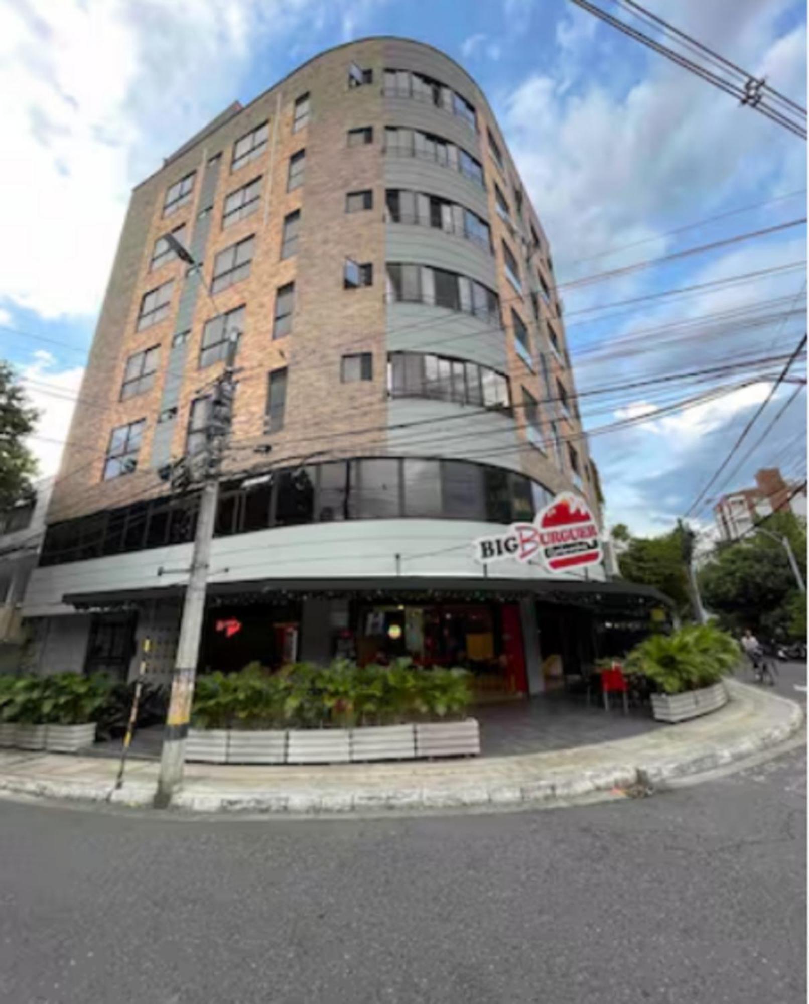 Apartamento En Laureles-medellin Cerca A La 70 Amoblado 402