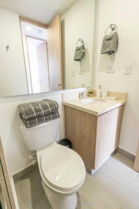 Apartamento Luxury Brand New In Laureles Medellín