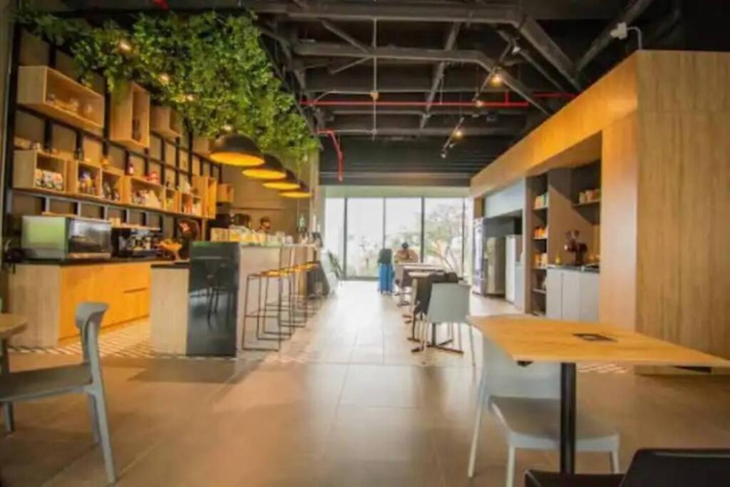 Bright Topfloor A/c, Poblado Coworking1412 *