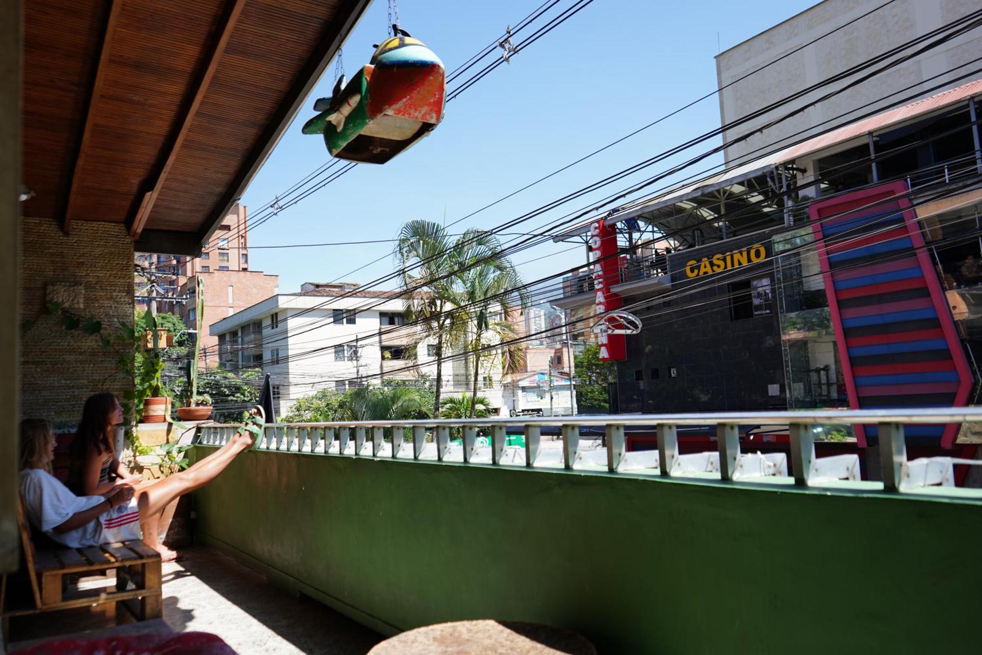 Pensión Casa Almarita - Hostal, Bar Y Restaurante Medellín