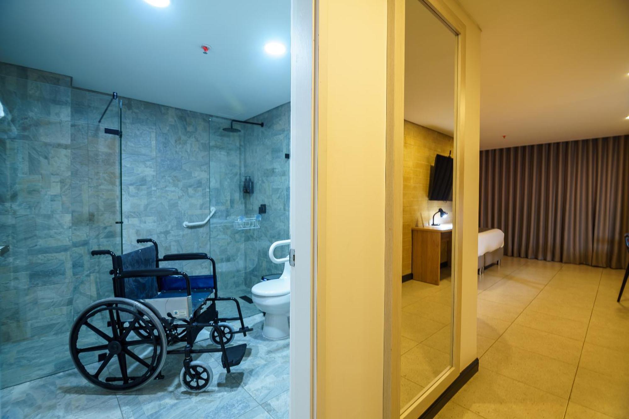 Hotel First Class 4*