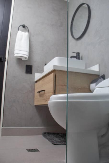 Apartamento Hidden Gem Of Poblado! Location & Tranquillity Medellín