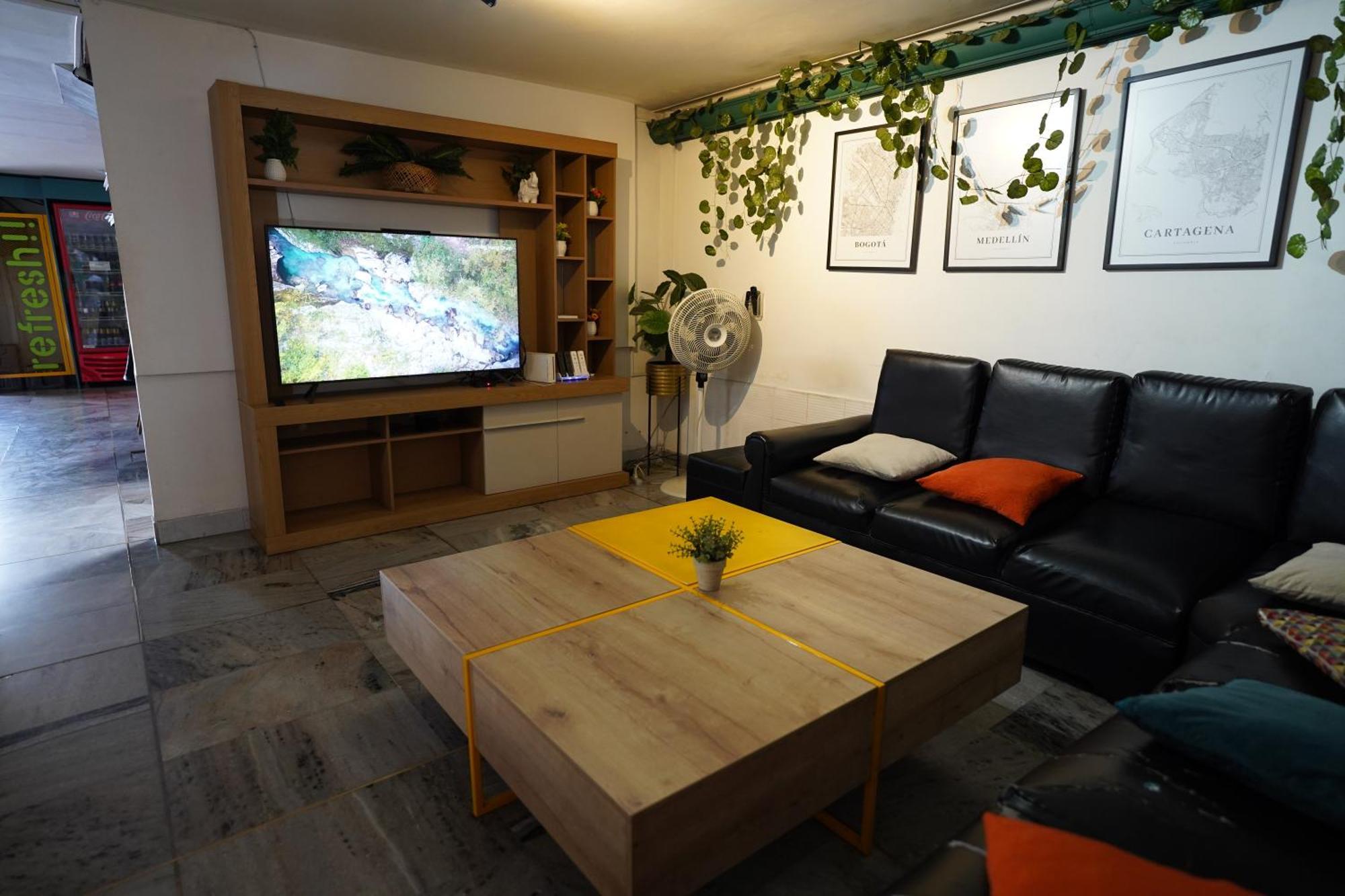 The Wandering Paisa (adults Only) Hostel