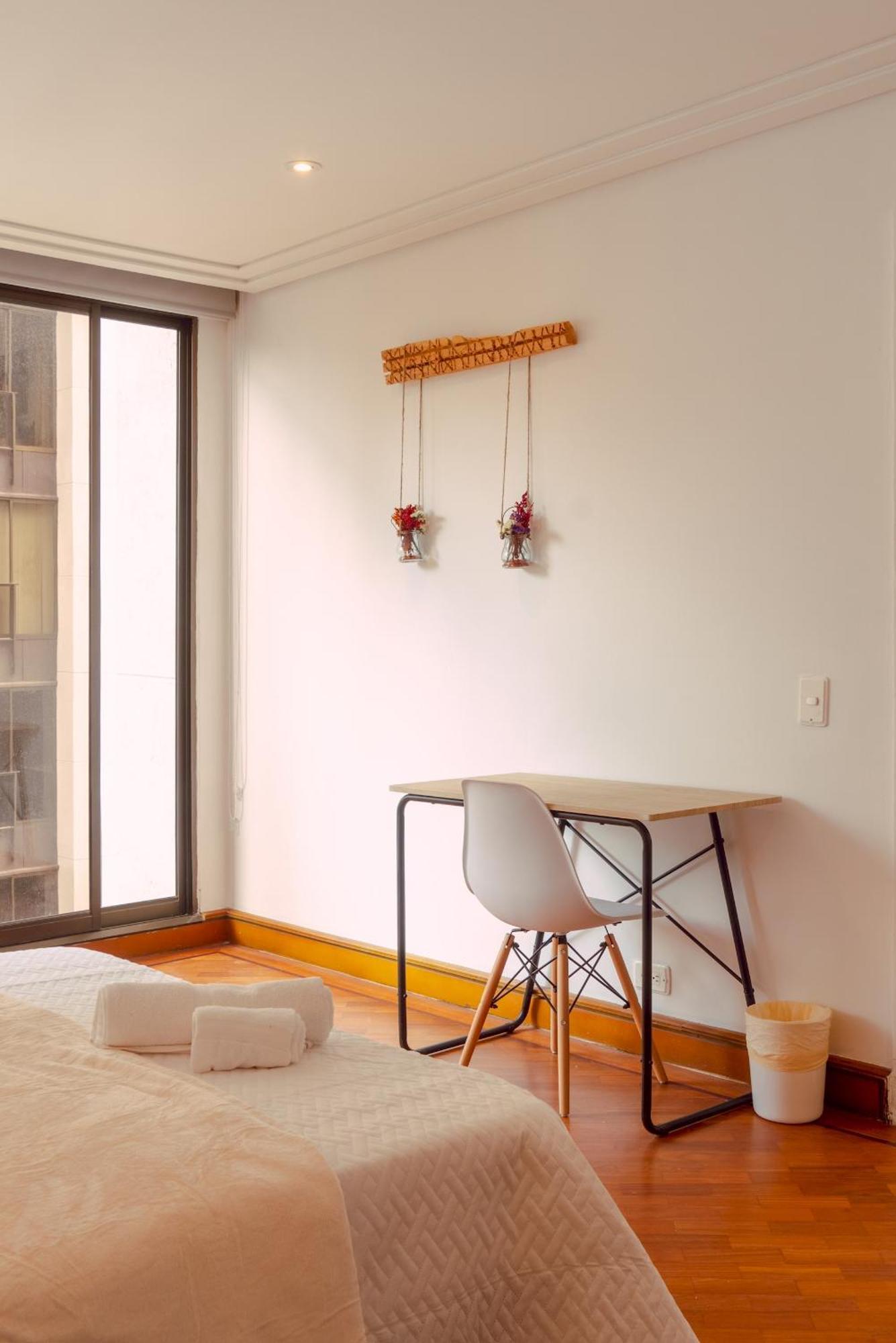 Apartamento Amplia Con Bano Compartido Poblado-b12