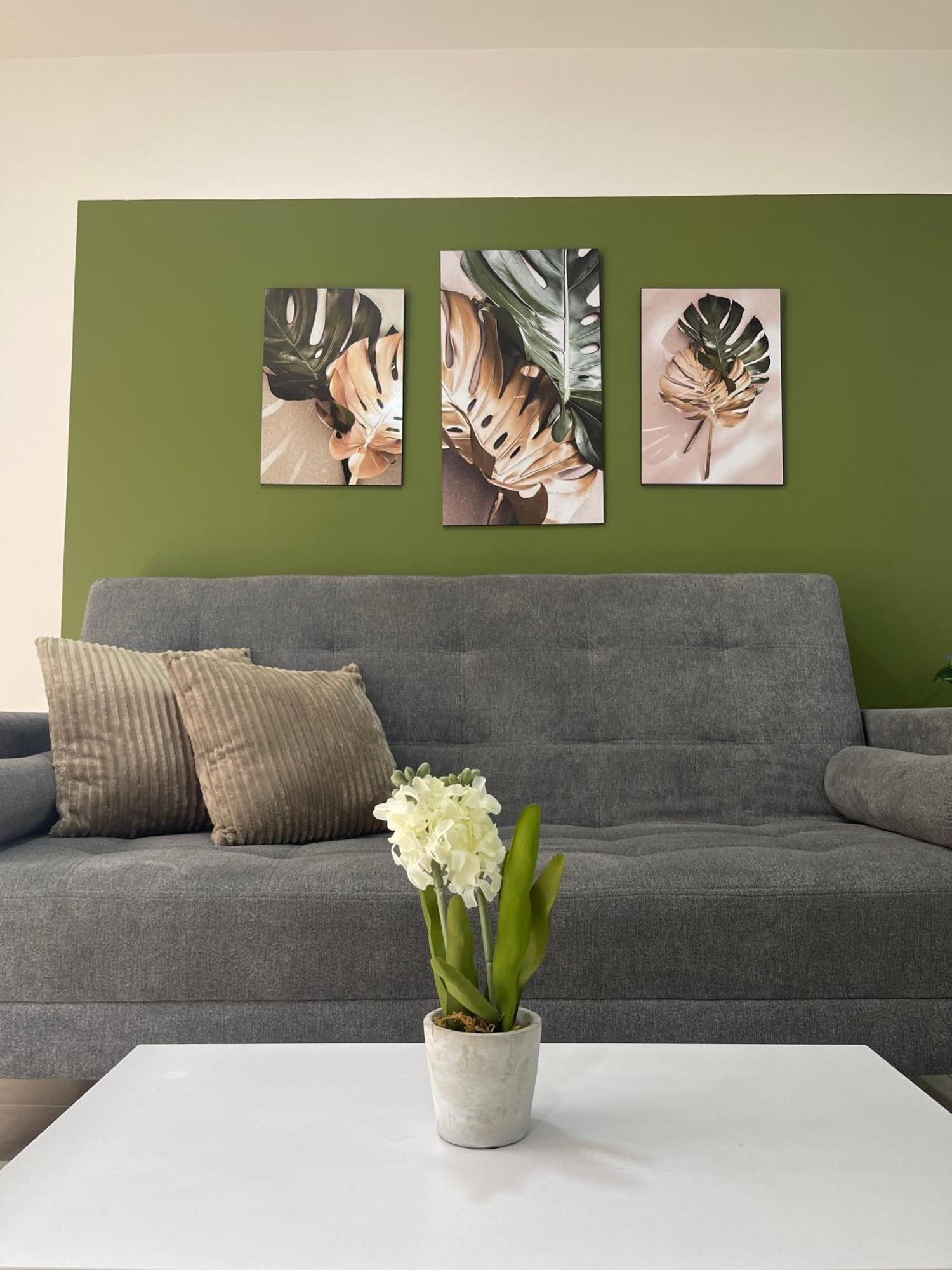 Apartamento En Laureles Aire Acondicionado *