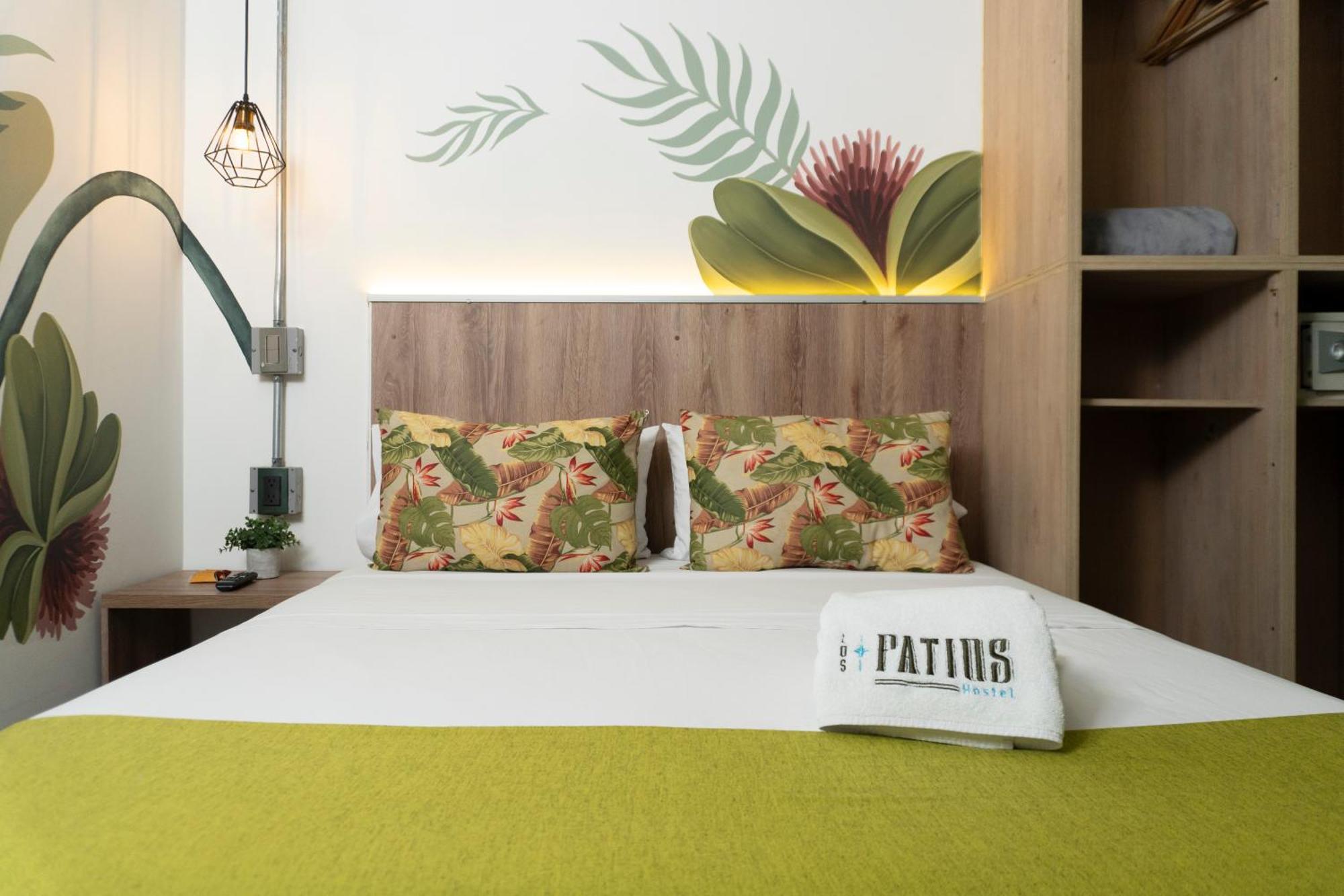 Patios Hostal *