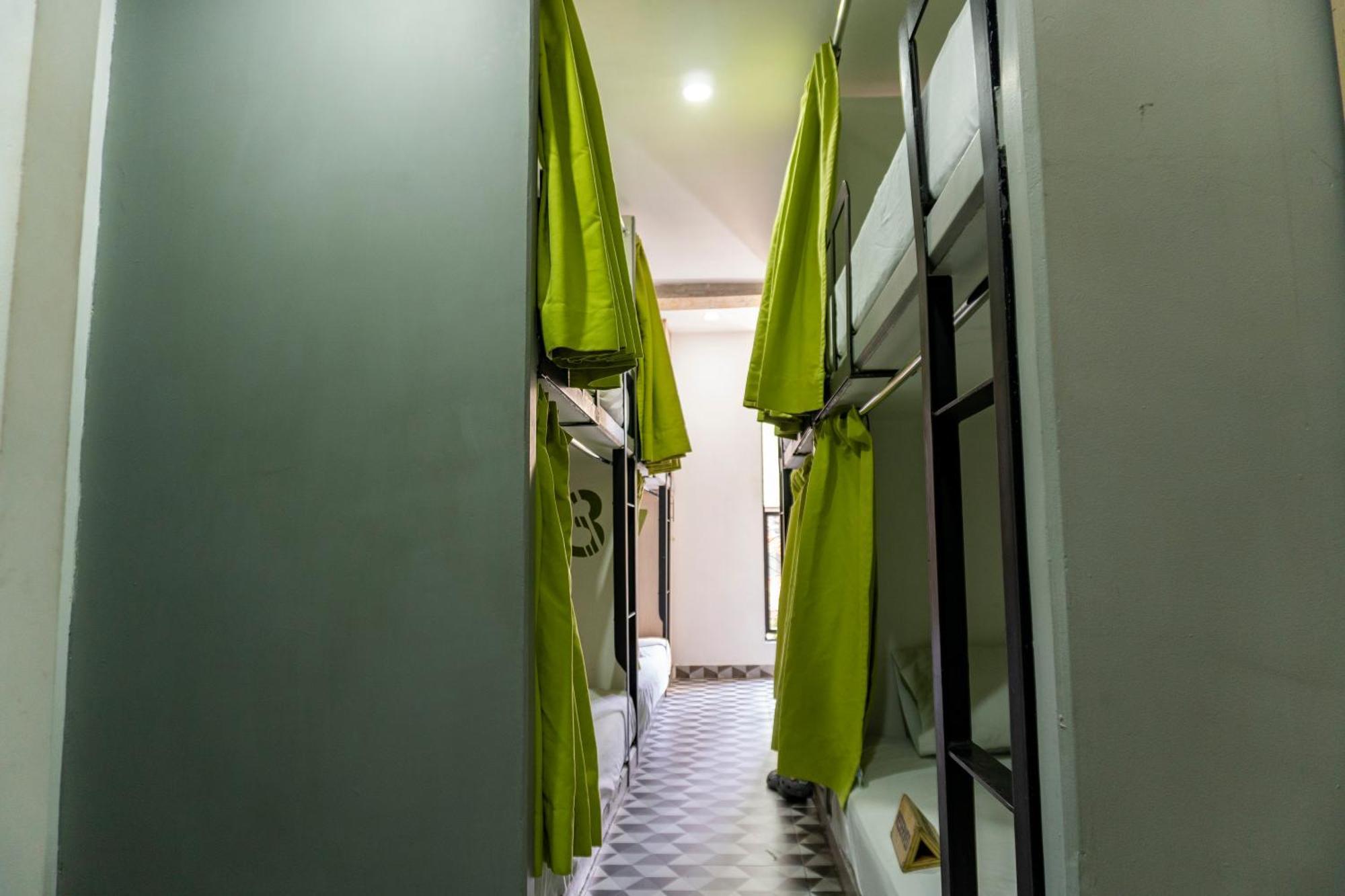 Patios Hostal *
