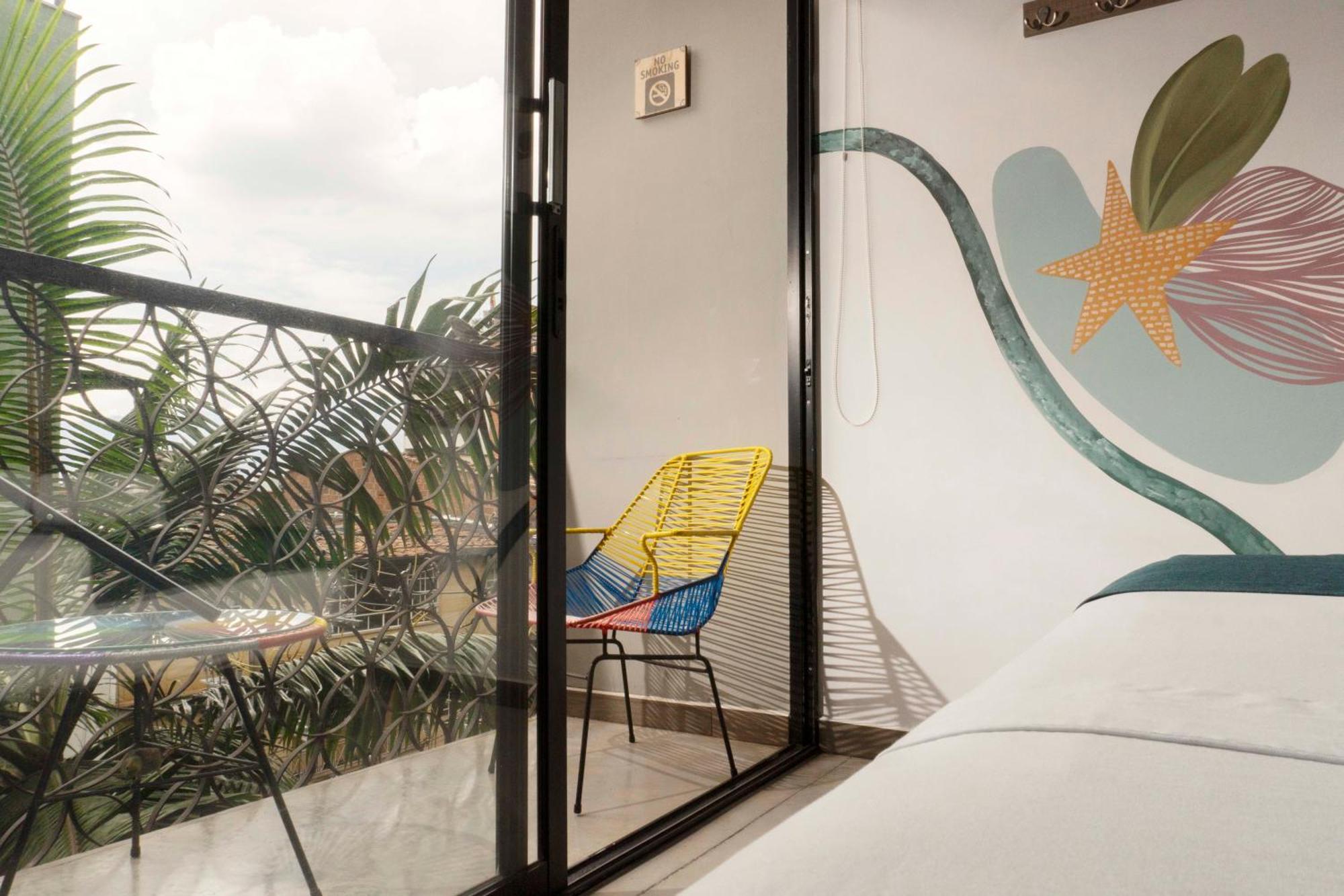 Patios Hostal *