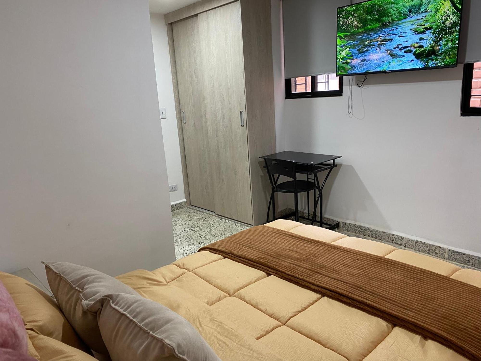 Loft & Parking El Poblado Closest To 102 Apartamento