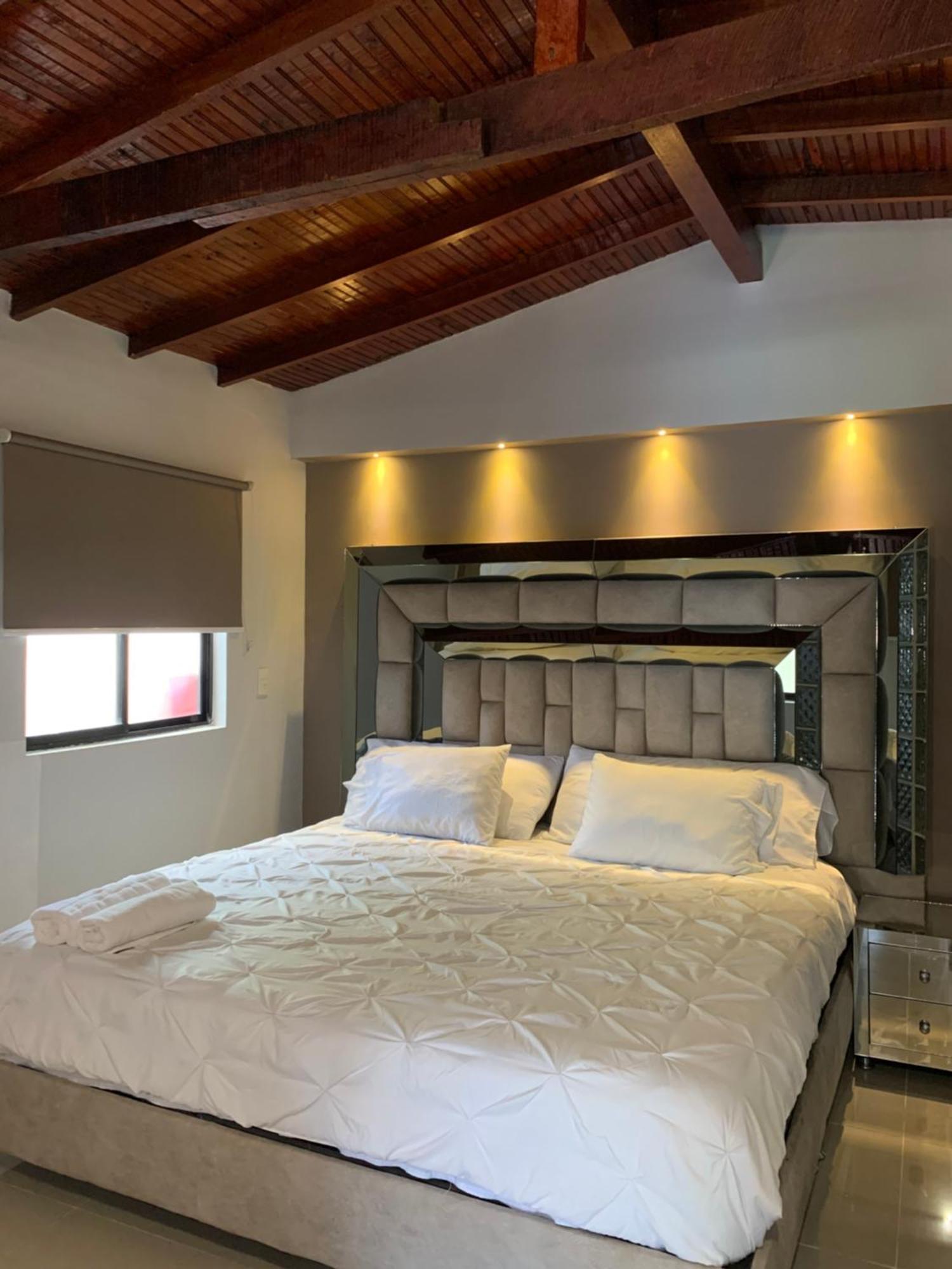 11 Bedroom-2 Floors Jacuzzi & Rooftop Pool At Poblado Apartamento