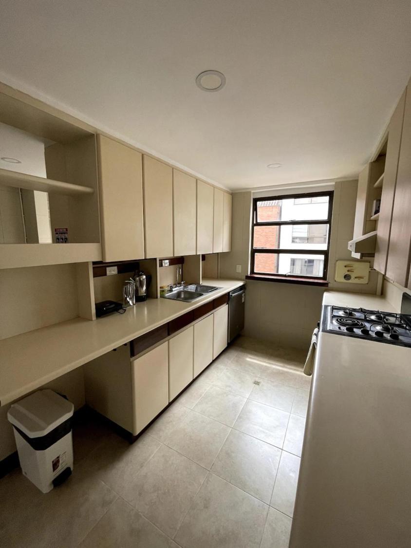 Bano Compartido En El Poblado-a5 * Medellín