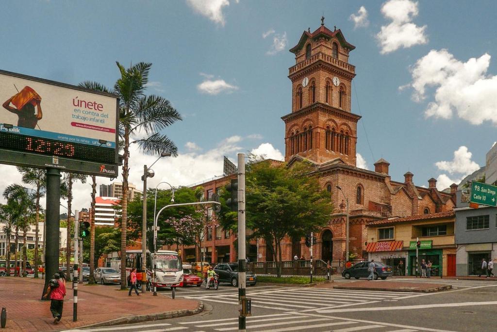 Bano Compartido En El Poblado-a5 * Medellín