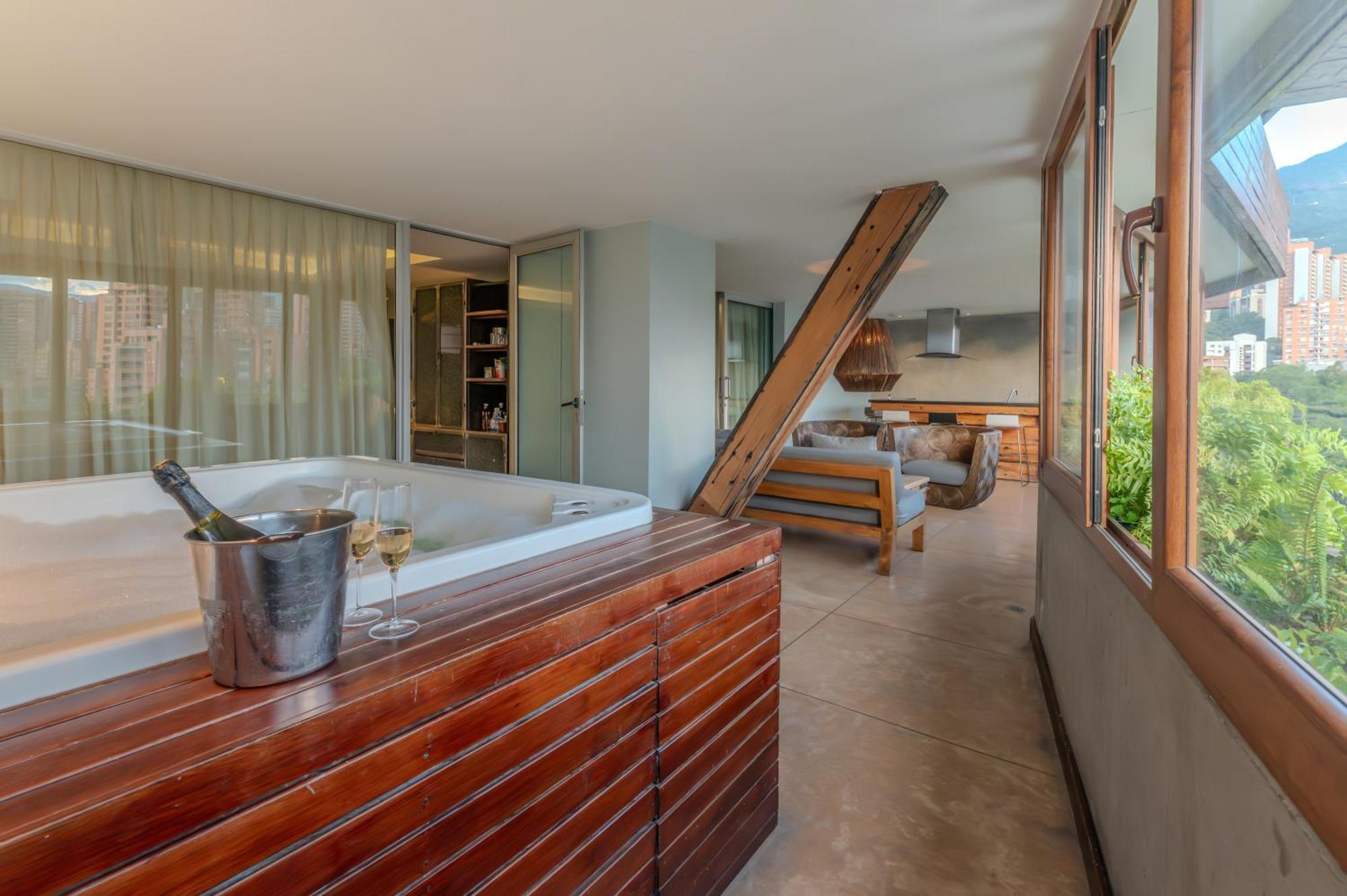 Hotel The Charlee Medellín