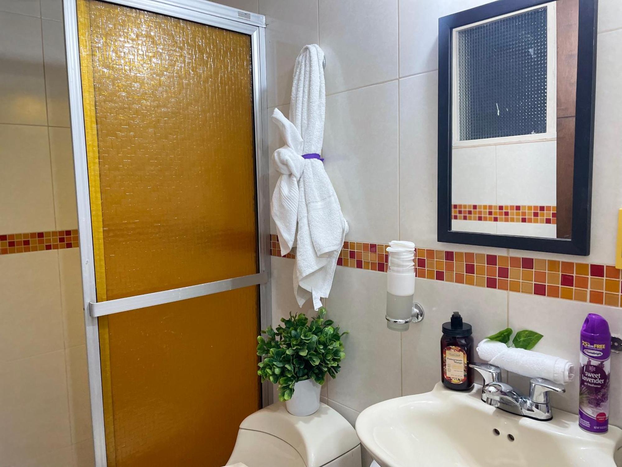 Pensión Homer Colors - Tu Hogar En 20 Personas Medellín