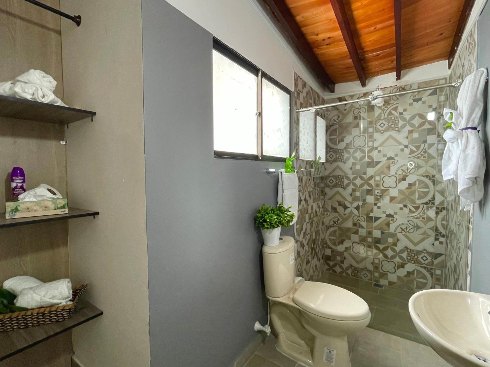 Pensión Homer Colors - Tu Hogar En 20 Personas Medellín