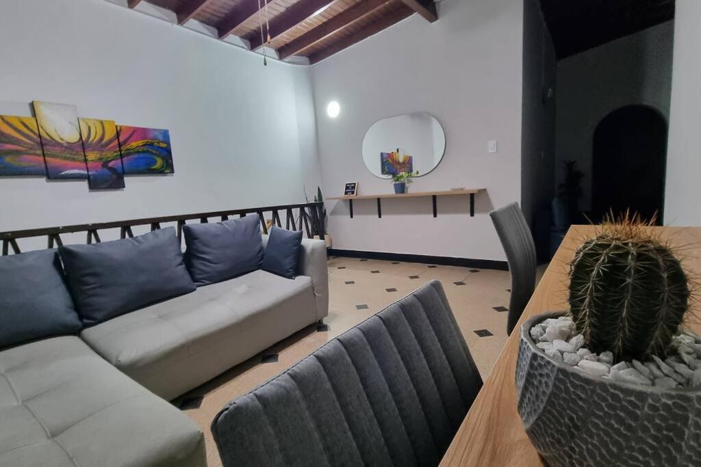 Amplia Y Comoda Casa En La 70 * Medellín