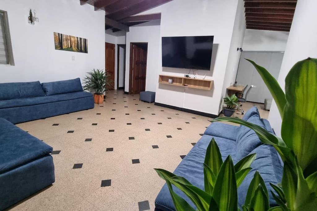 Сasa de vacaciones Amplia Y Comoda Casa En La 70 *