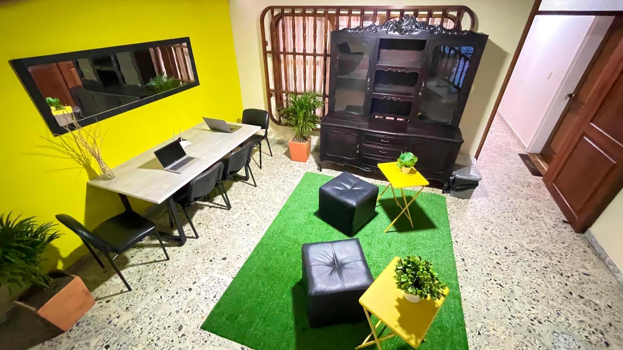 Pensión Homer Colors - Tu Hogar En 20 Personas *