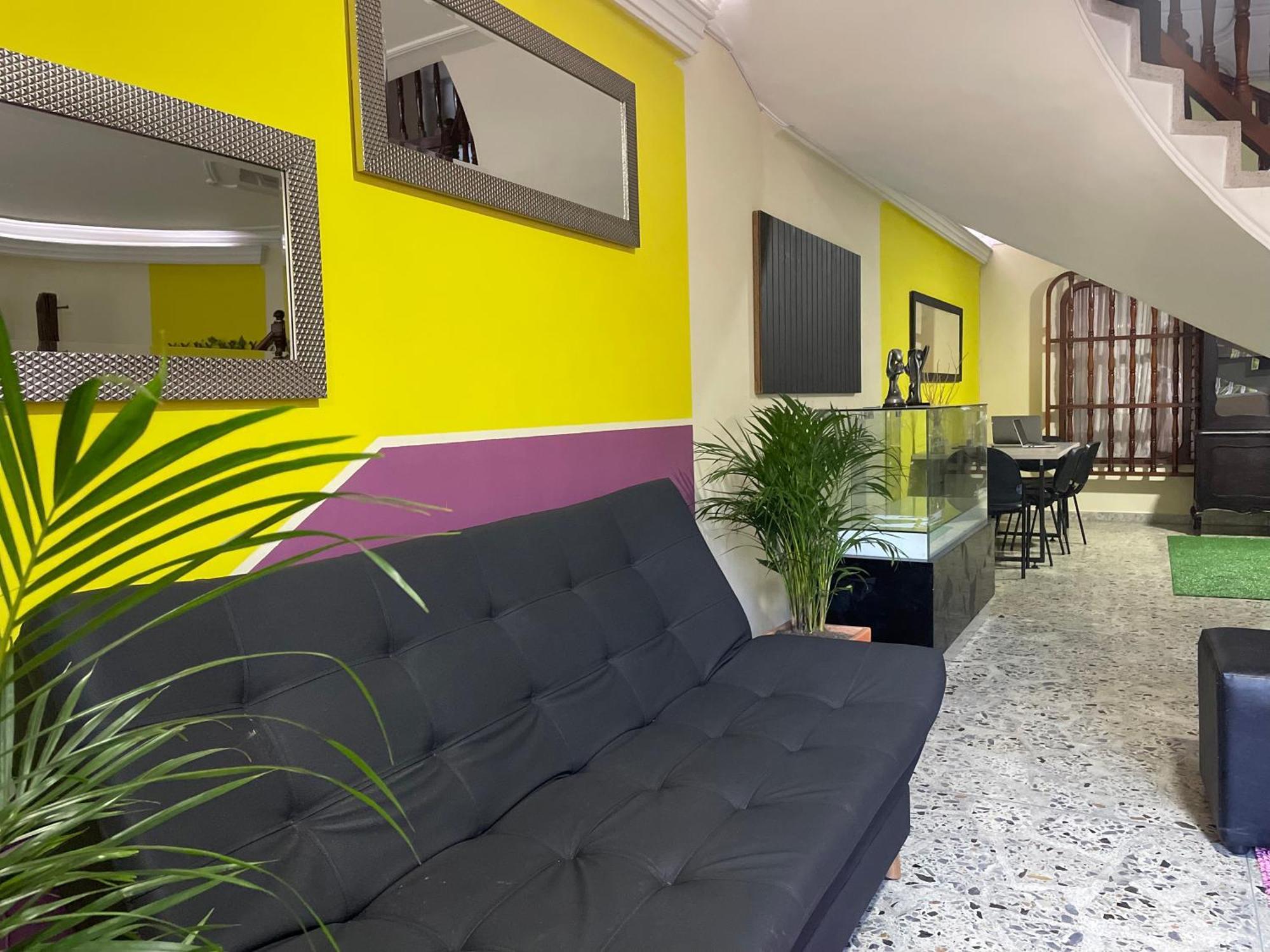 Homer Colors - Tu Hogar En 20 Personas Medellín