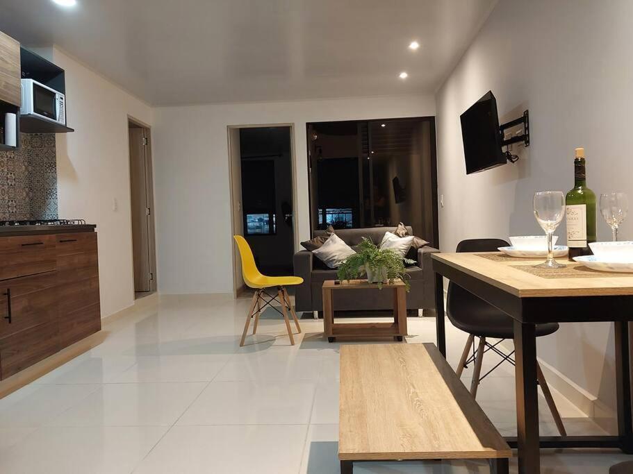 Amplio Y Moderno Apartamento *