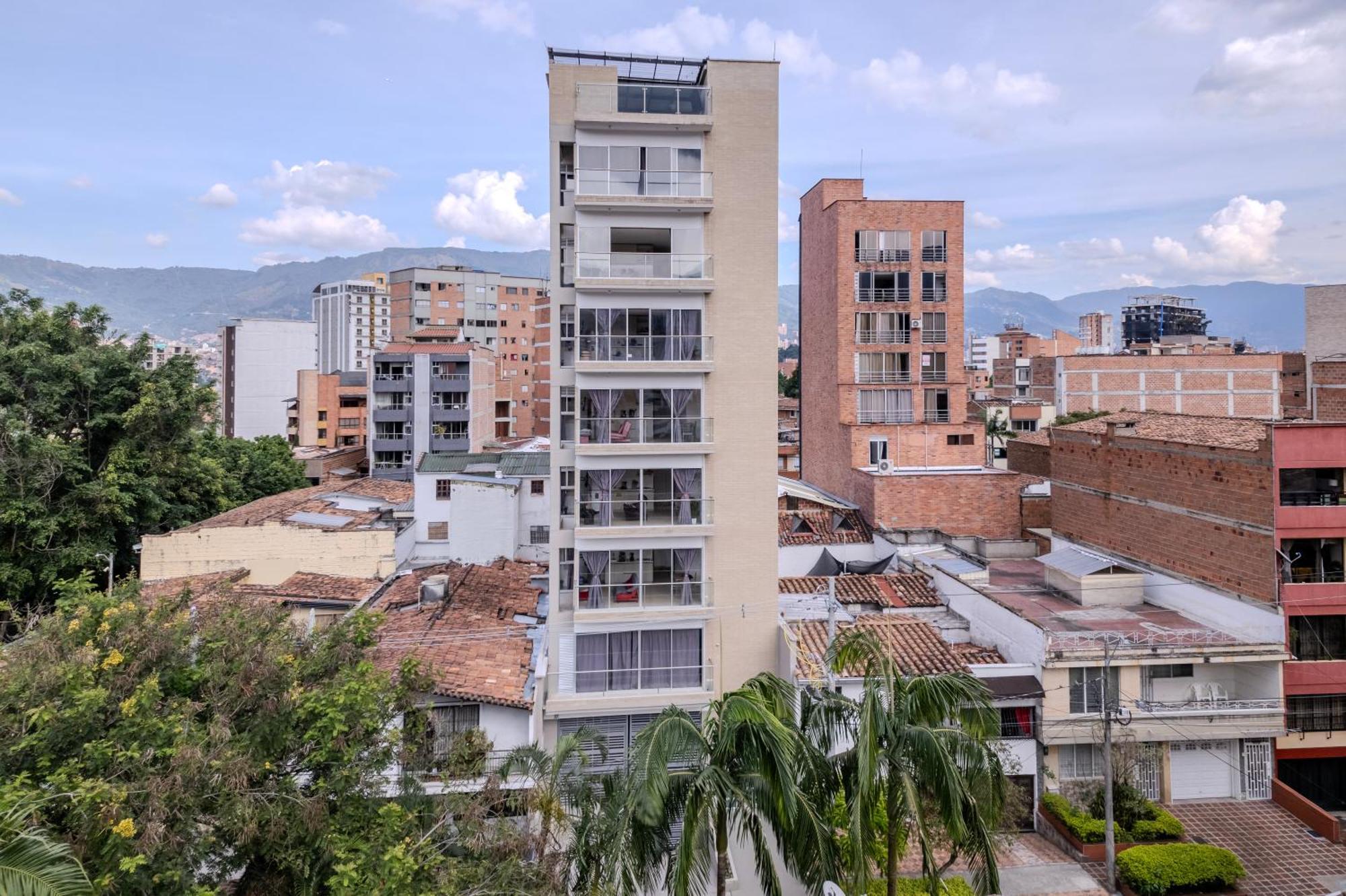 En Laureles Con Piscina, Parqueadero 302