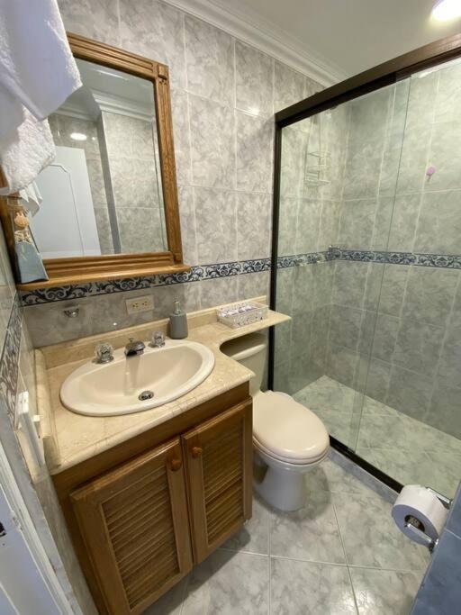 Apartamento Laureles Excelente Ubicacion La 70 Estadio, Cerca Al Poblado *
