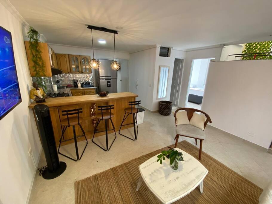Apartamento Laureles Excelente Ubicacion La 70 Estadio, Cerca Al Poblado *