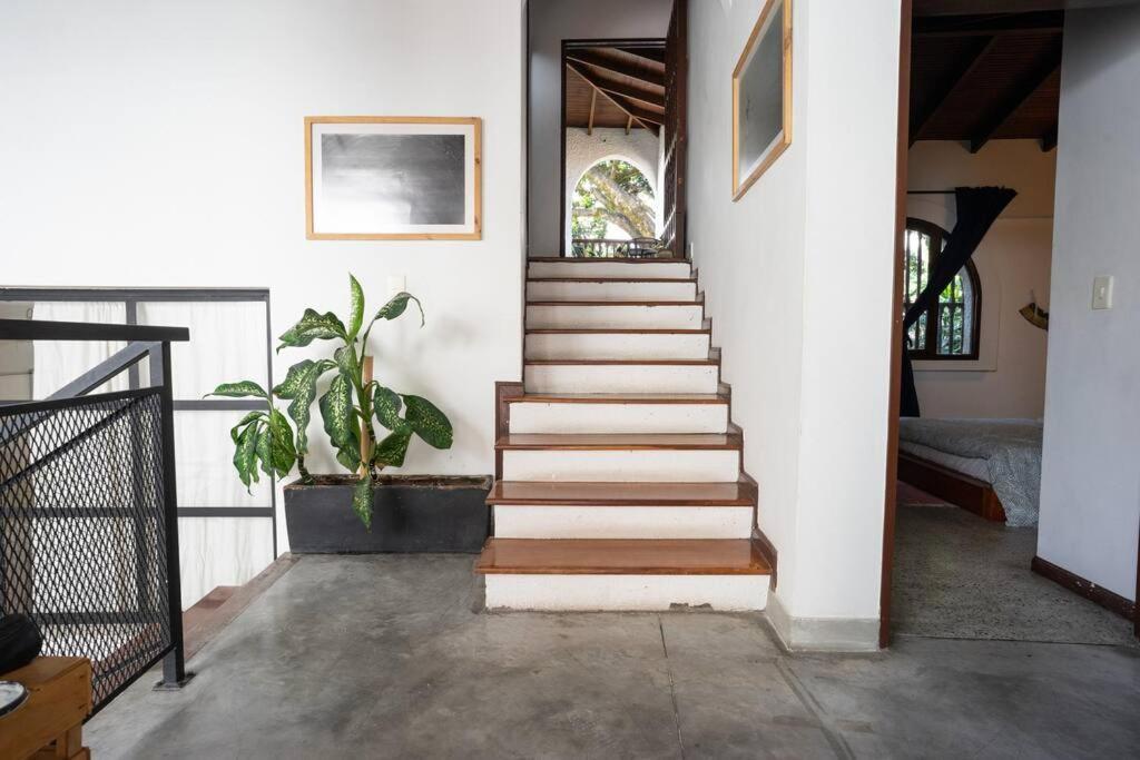 Villa Colonial In Laureles, Unique&special House Medellín