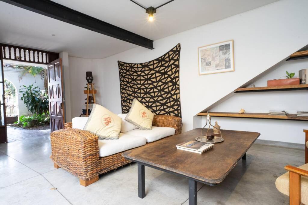 Villa Colonial In Laureles, Unique&special House Medellín