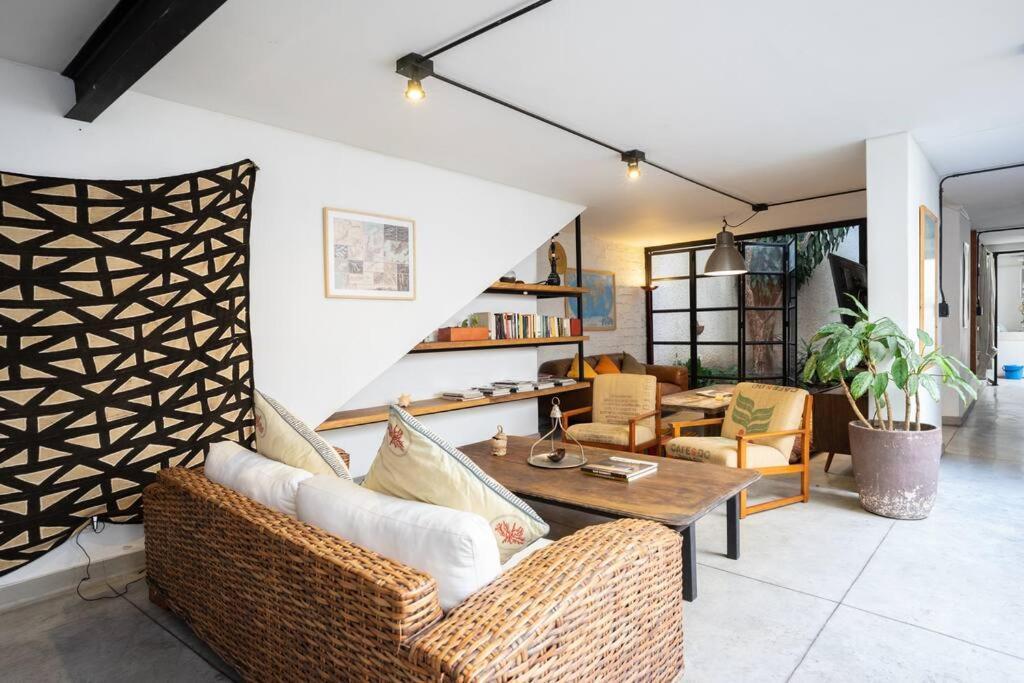 Villa Colonial In Laureles, Unique&special House *
